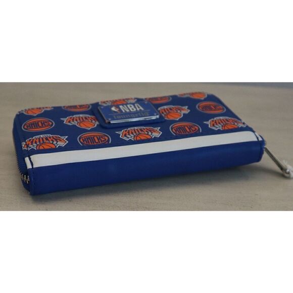Loungefly NBAWA0004 Women's NBA NY Knicks Logo Zip Around Snap Wallet - Picture 4 of 9